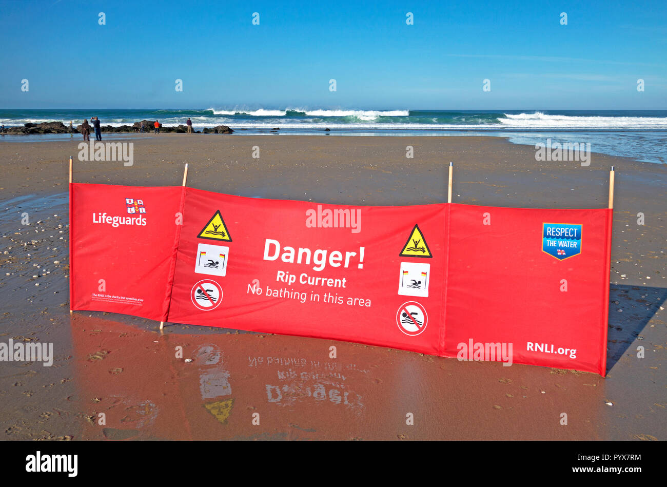 Achtung Gefahr Sicherheitshinweise schild Baden rip Aktuelle, porthtowan Beach, Cornwall, England, Großbritannien, Stockfoto