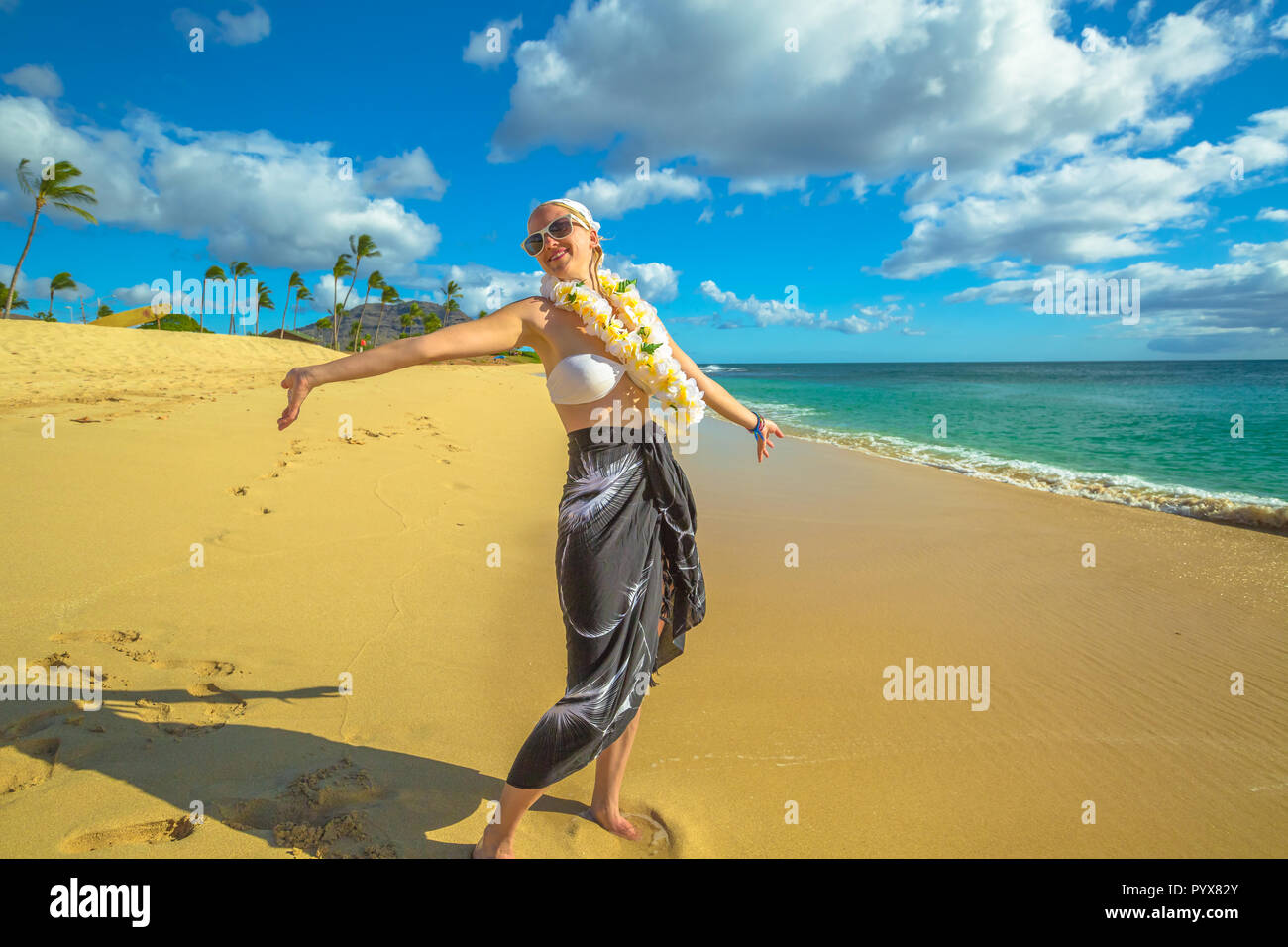 Frau strand hawaii Fotos und Bildmaterial in hoher Auflösung Alamy