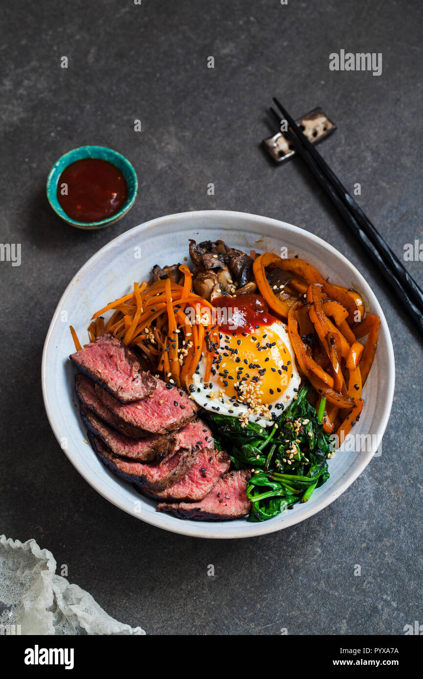 Bibimbap, koreanische Rindfleisch und Gemüse Gericht Stockfoto Bibimbap, koreanische Rindfleisch und Gemüse Gericht Stockfoto