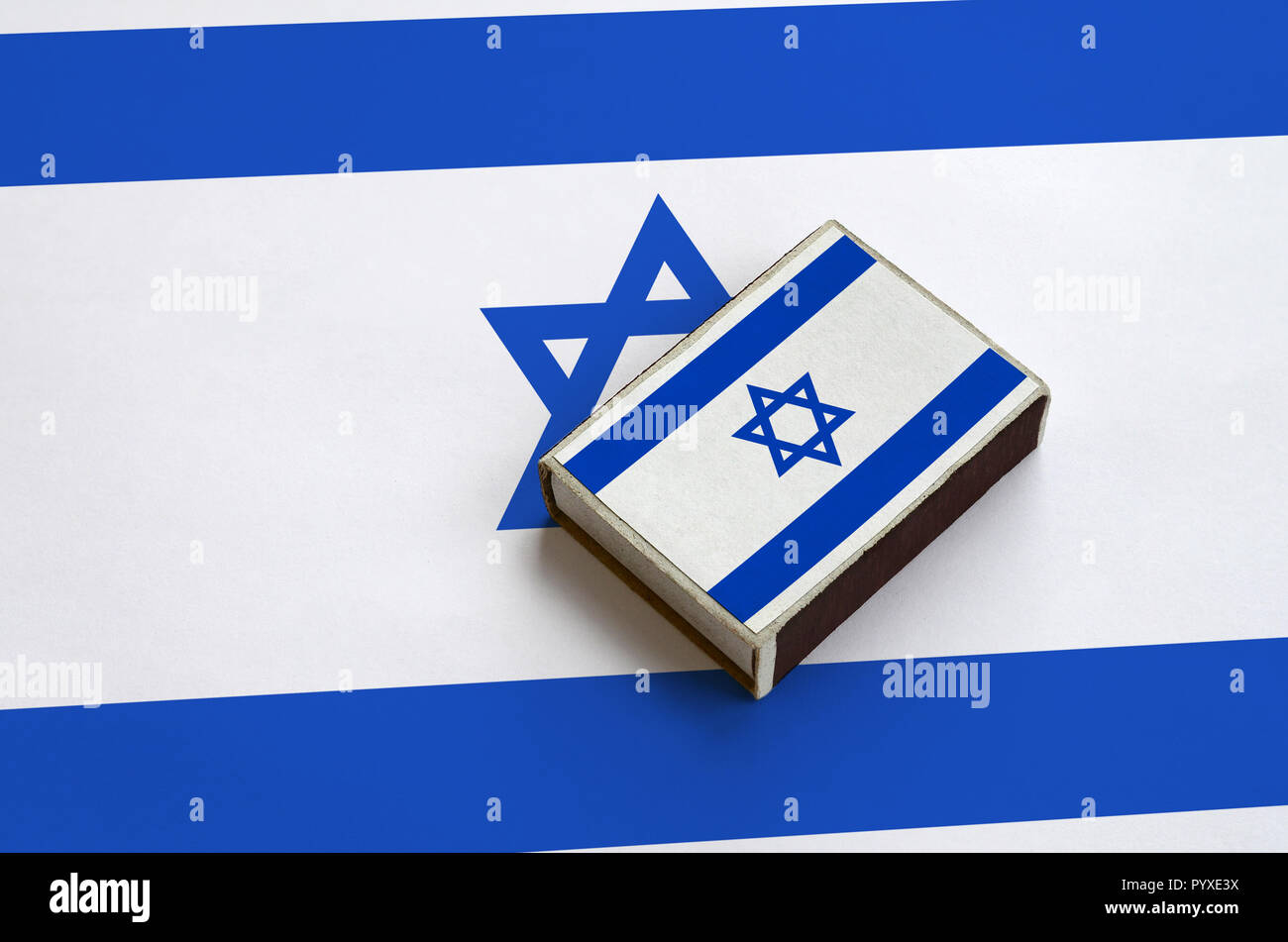 Israel Fahne wird abgebildet auf eine Streichholzschachtel, die auf