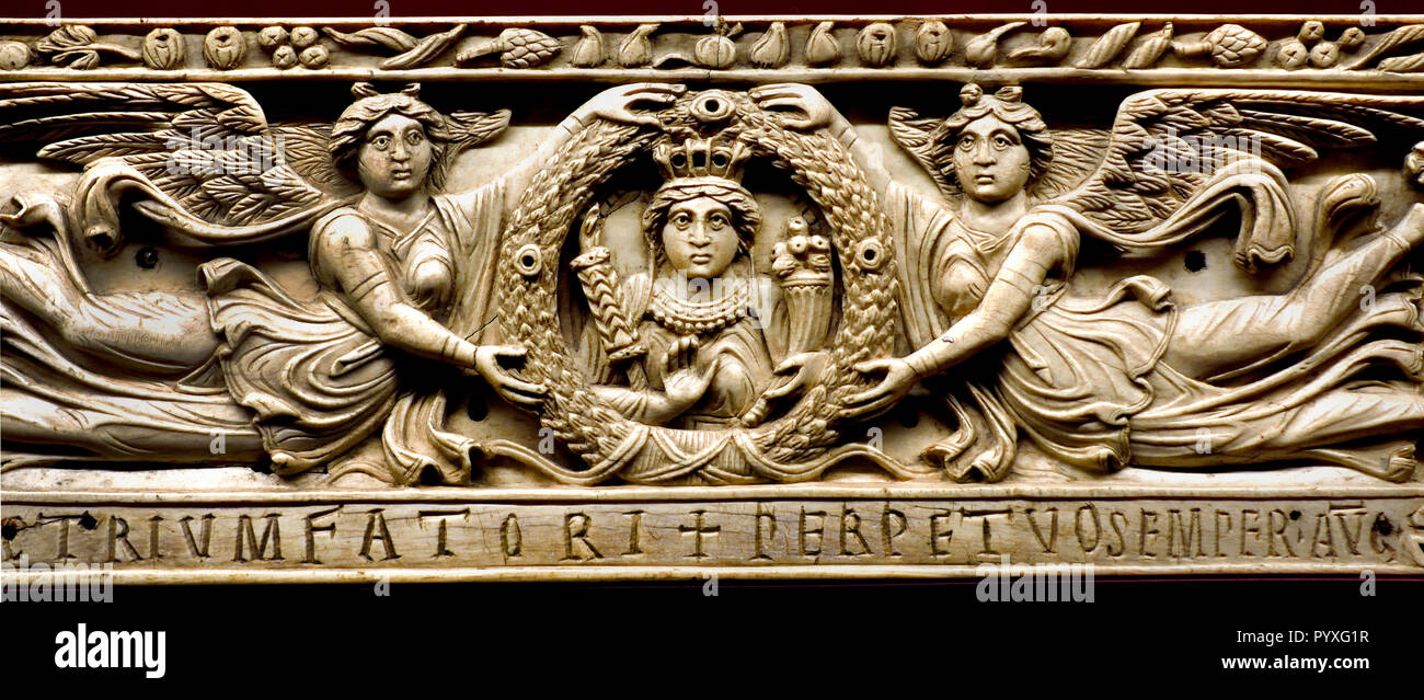 Elfenbein Relief mit Engel aus Bottega constantinopolitana 6. Jahrhundert Museum für Antike Kunst im Castello Sforzesco - Schloss Sforza in Mailand Italien (obere und untere Platten einer Fünfteiligen Diptychon Ventil) Stockfoto