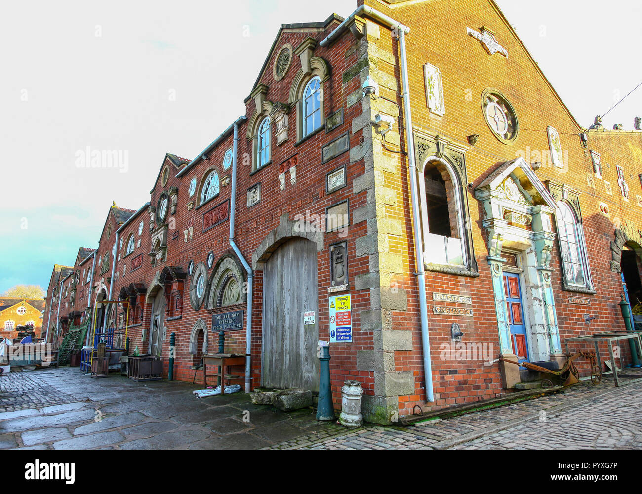 Les Oakes und Söhne architektonische Wiedergewinnung oder Reklamation Yard in Cheadle, Staffordshire, England, UK Stockfoto