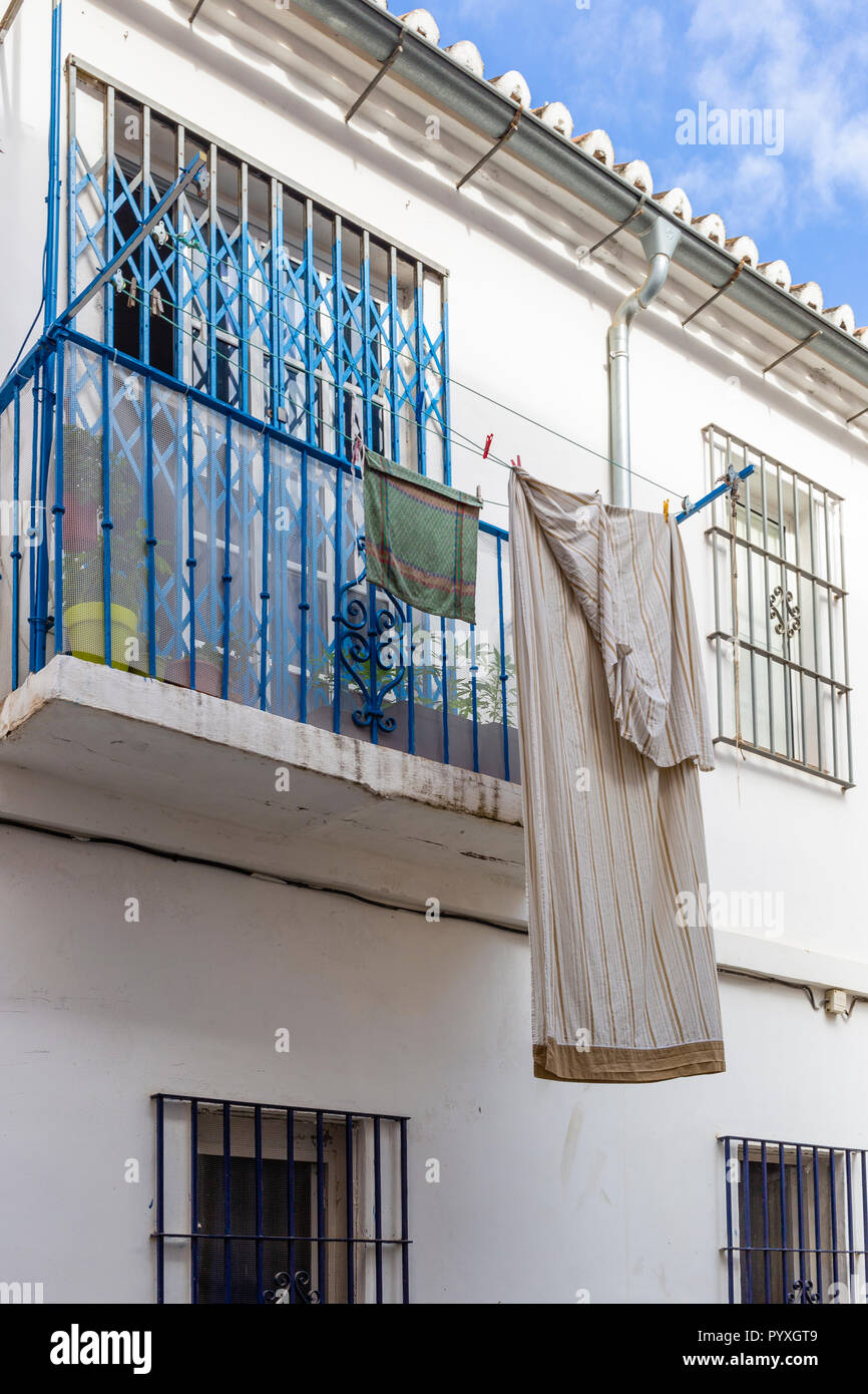Waschmaschine auf Linie auf Balkon, Veranda, in Malaga Spanien Stockfoto