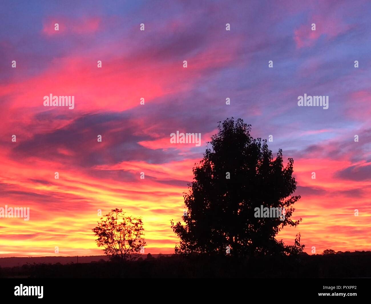 Sonnenuntergang über Ilminster, Somerset, Großbritannien Stockfoto