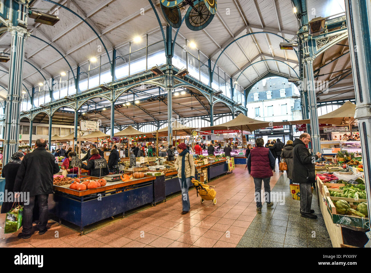 Dijon (Frankreich): die zentrale Markthalle auf einem Markt Tag Stockfoto