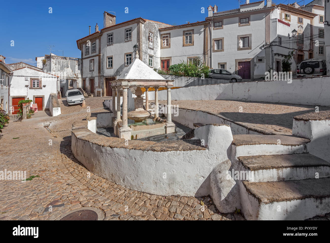 Fonte da Vila aka Dorf oder Stadt Brunnen im Jüdischen Viertel oder Ghetto während der Inquisition gebaut. Castelo de Vide, Portalegre, Portugal. 16 c Stockfoto