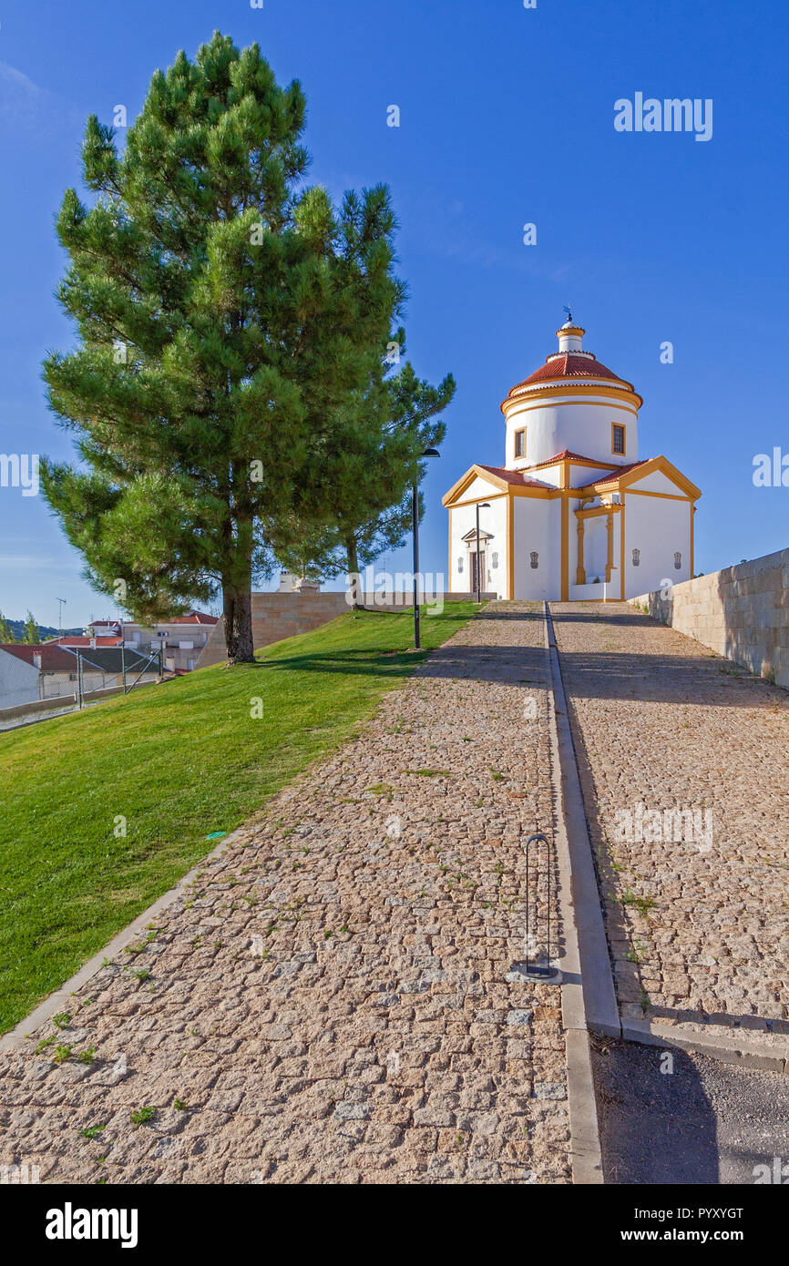 Igreja oder Capela do Calvario Kirche in der Stadt Portalegre, Alto Alentejo, Portugal. 17. und 18. Jahrhundert barocke Architektur Stockfoto