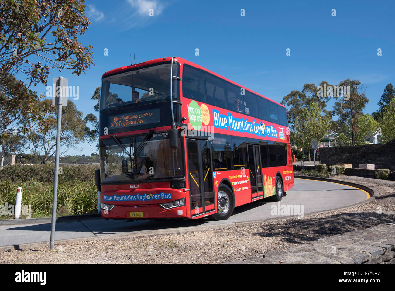 Der doppeldecker Blue Mountains Explorer shuttle bus am Echo Point, Katoomba, New South Wales, Australien anreisen Stockfoto