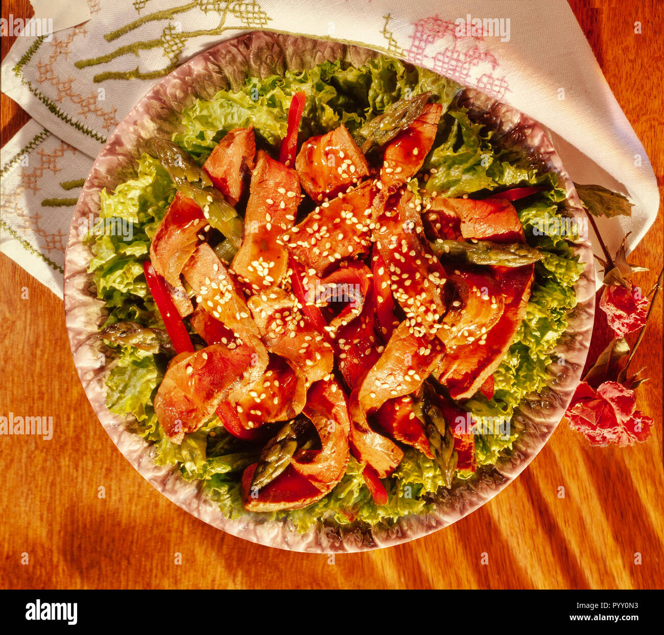 Sesamöl Rindfleisch Salat Stockfoto