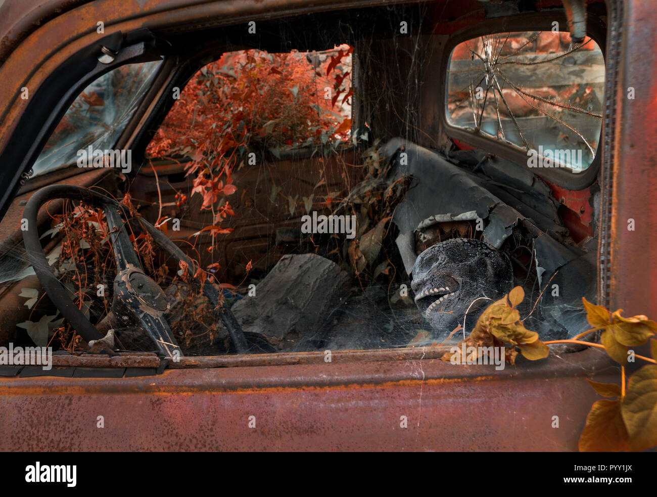 Horror Szene in rostigen alten Automobils. Stockfoto