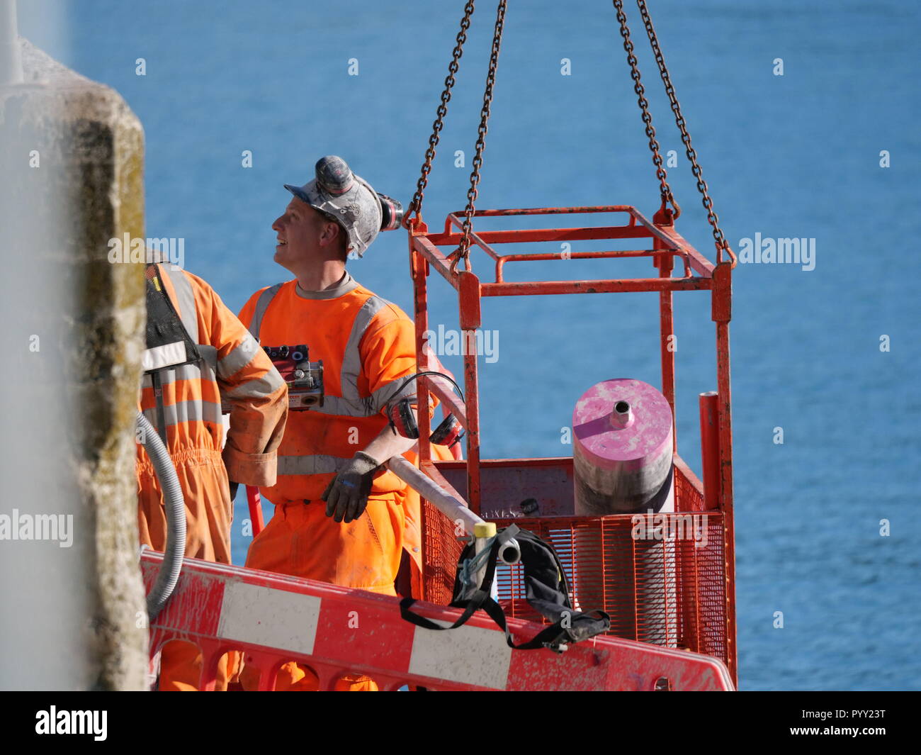 North Quay Hafen Wand Reparaturen. Newquay, 30. Oktober 2018, Robert Taylor/Alamy Leben Nachrichten. Newquay, Cornwall, England. Stockfoto