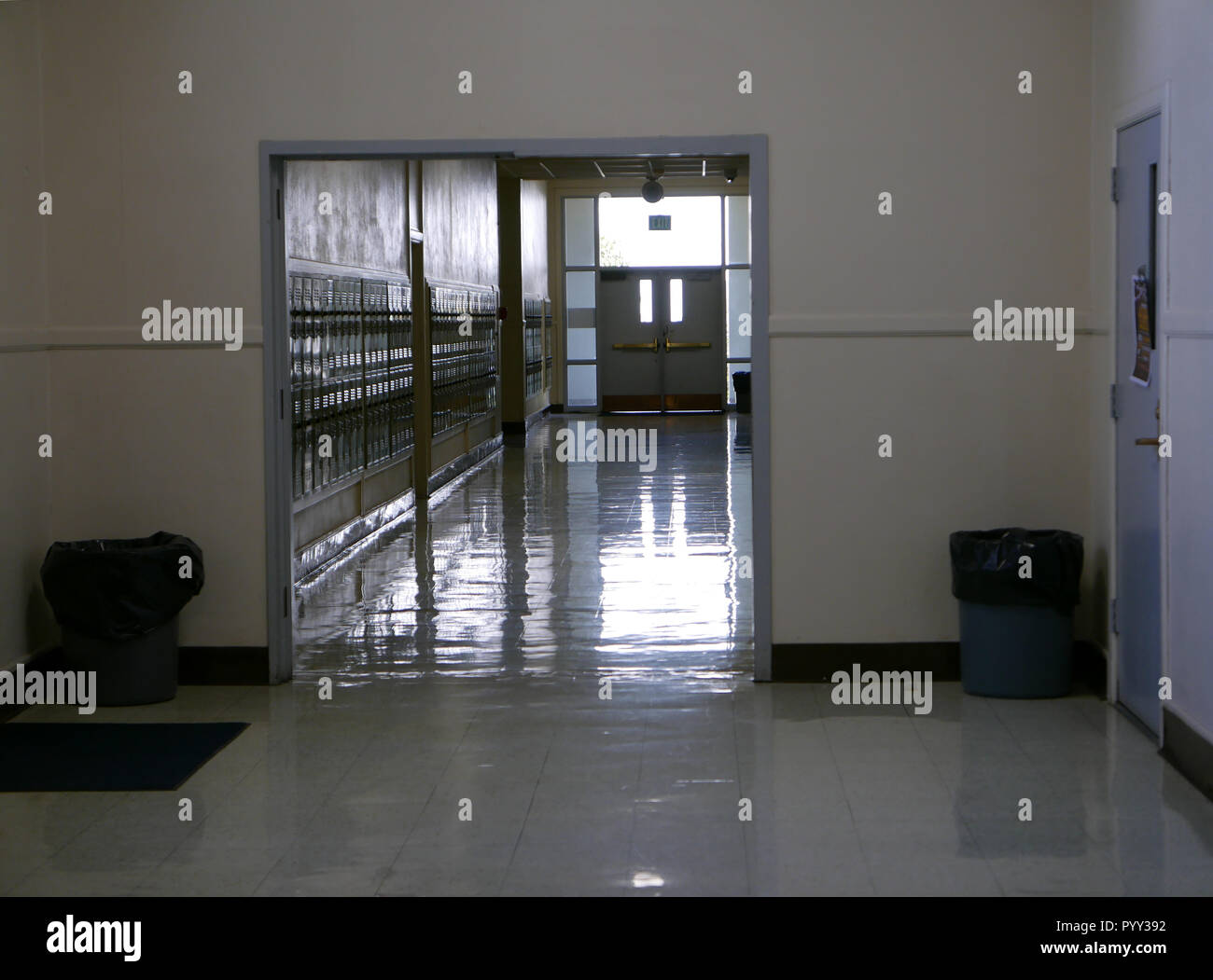 Ein High School Hallway Foto von Dennis Brack Stockfoto