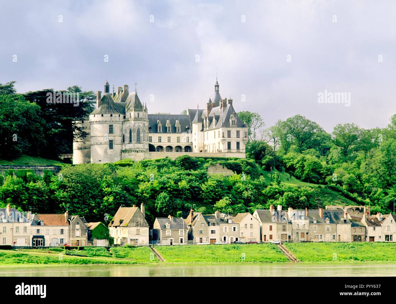 Das Dorf und Schloss Chaumont-Sur-Loire auf der Loire in Loir et Cher Region Frankreichs Stockfoto