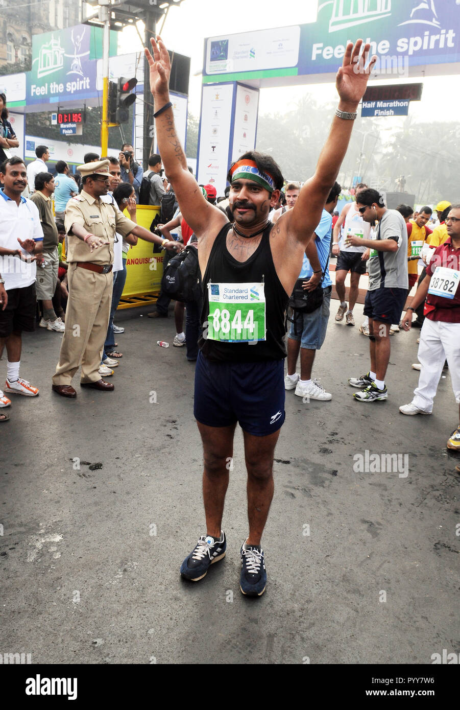 Teilnehmer Mann nach dem Marathon, Mumbai, Maharashtra, Indien, Asien Stockfoto