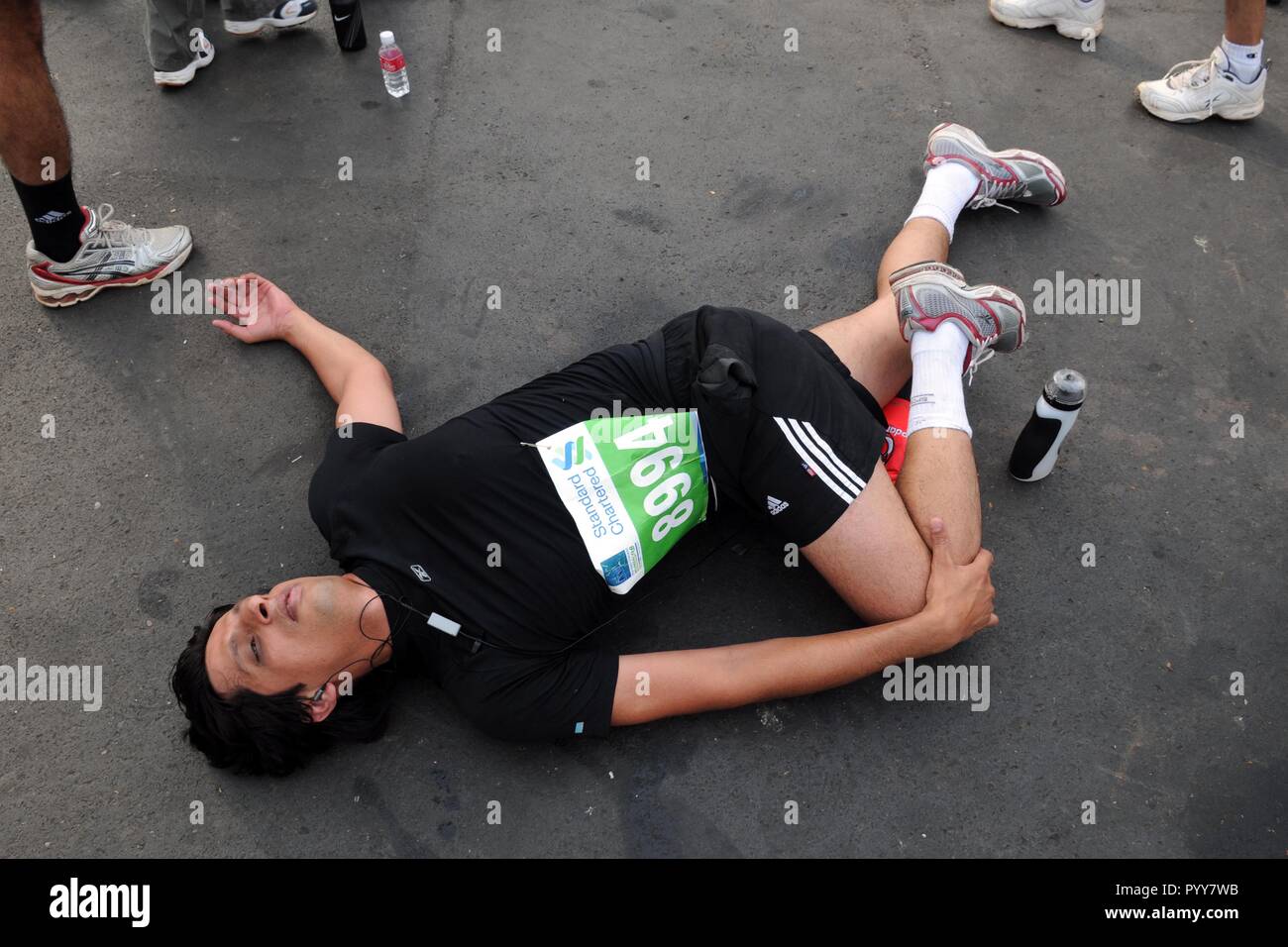Teilnehmer mensch Krämpfe in Marathon, Mumbai, Maharashtra, Indien, Asien Stockfoto