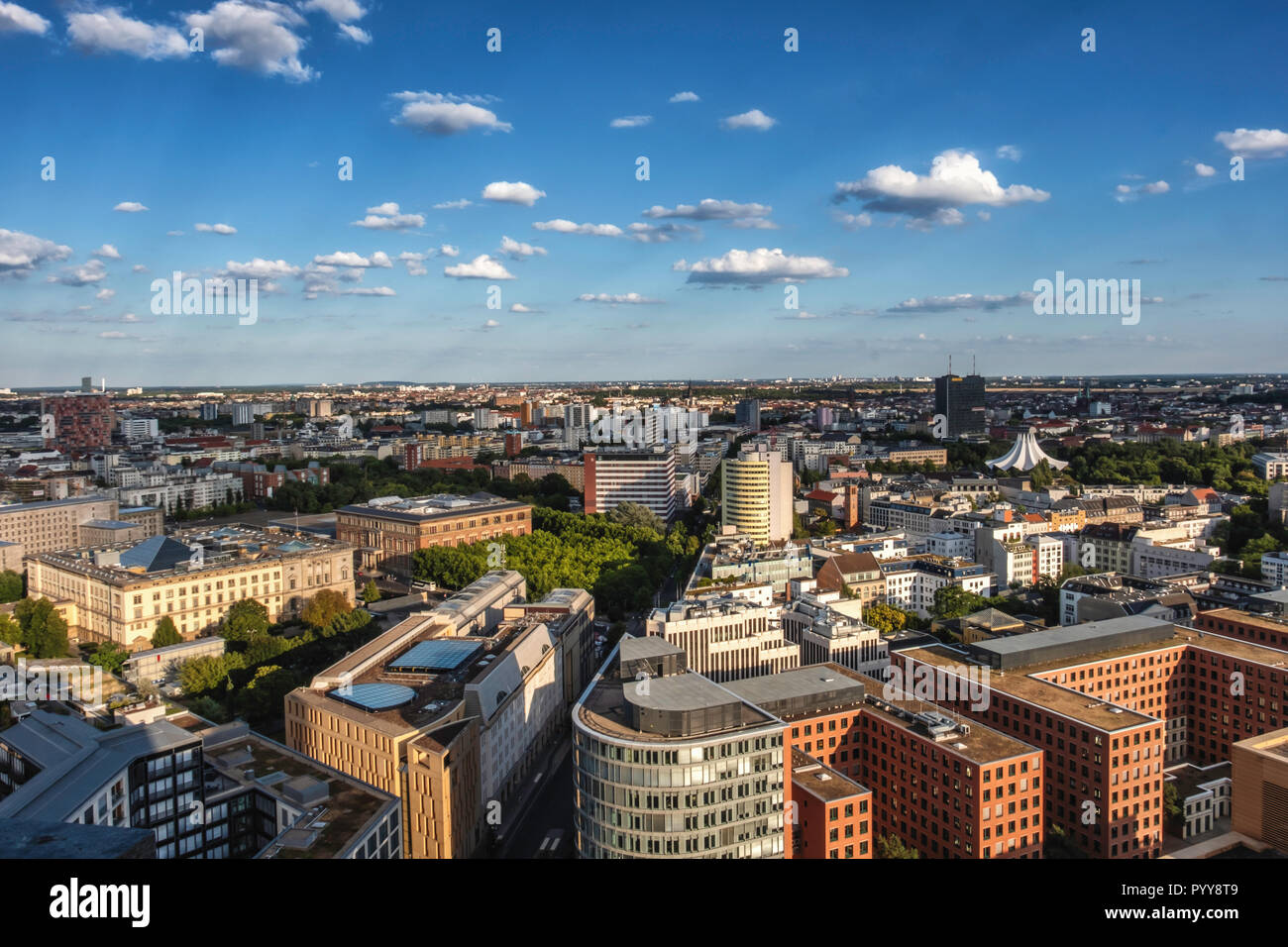 Berlin-Mitte, Potsdamer Platz. Luftbild vom Panoramapunkt Aussichtsplattform der Kollhoff Tower. Stockfoto