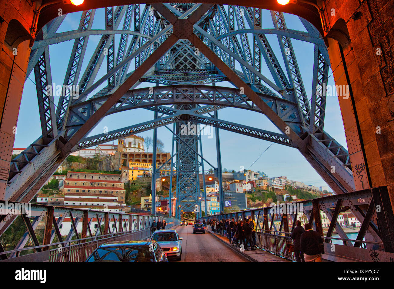 Porto, Portugal-October 20, 2017: Dom Luis Brücke über den Rio Douro Stockfoto