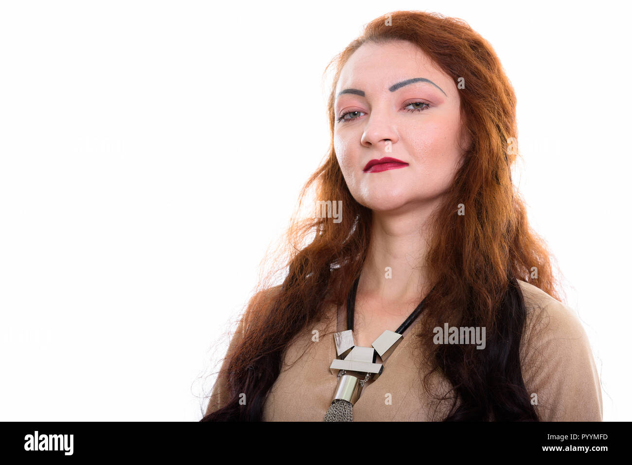 Studio Schoß der Frau mit rot orange Haare Stockfoto