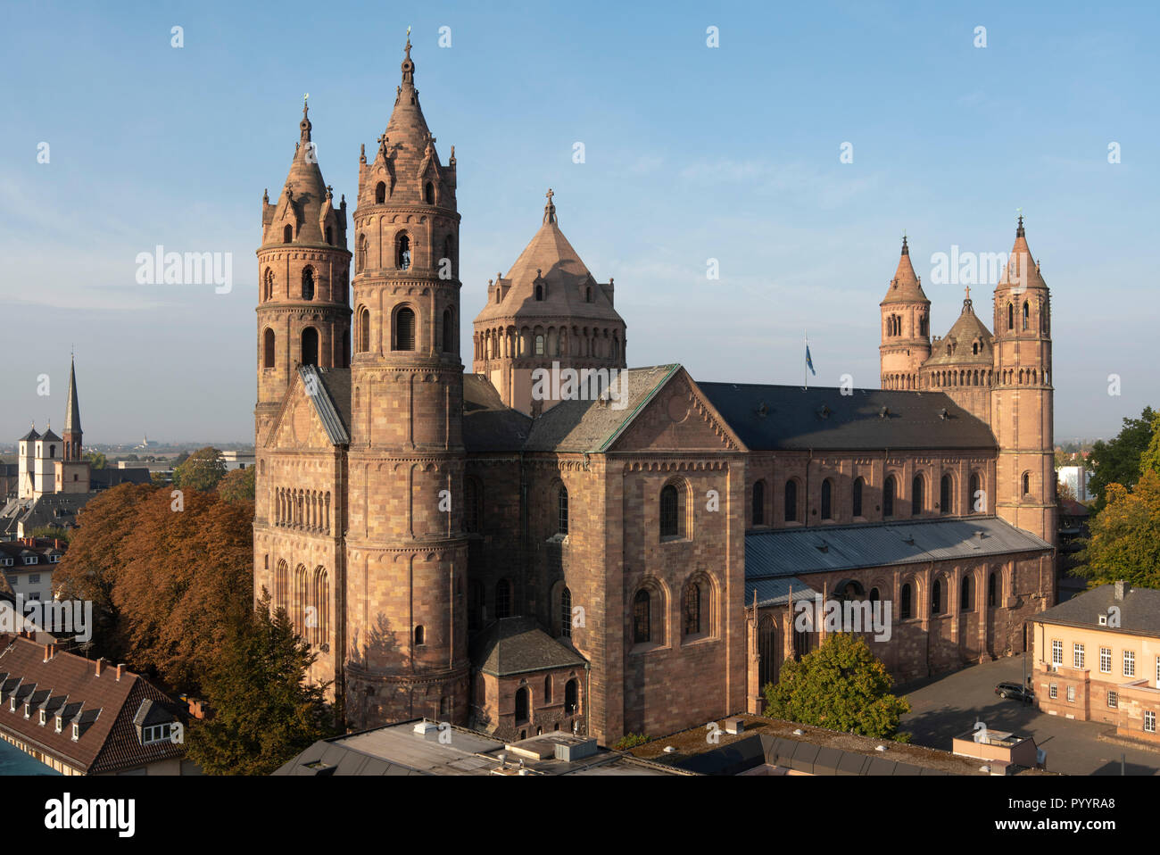 Worms, Dom St. Peter, Blick von Nordosten vom Turm der Dreifaltigkeitskirche Stockfoto