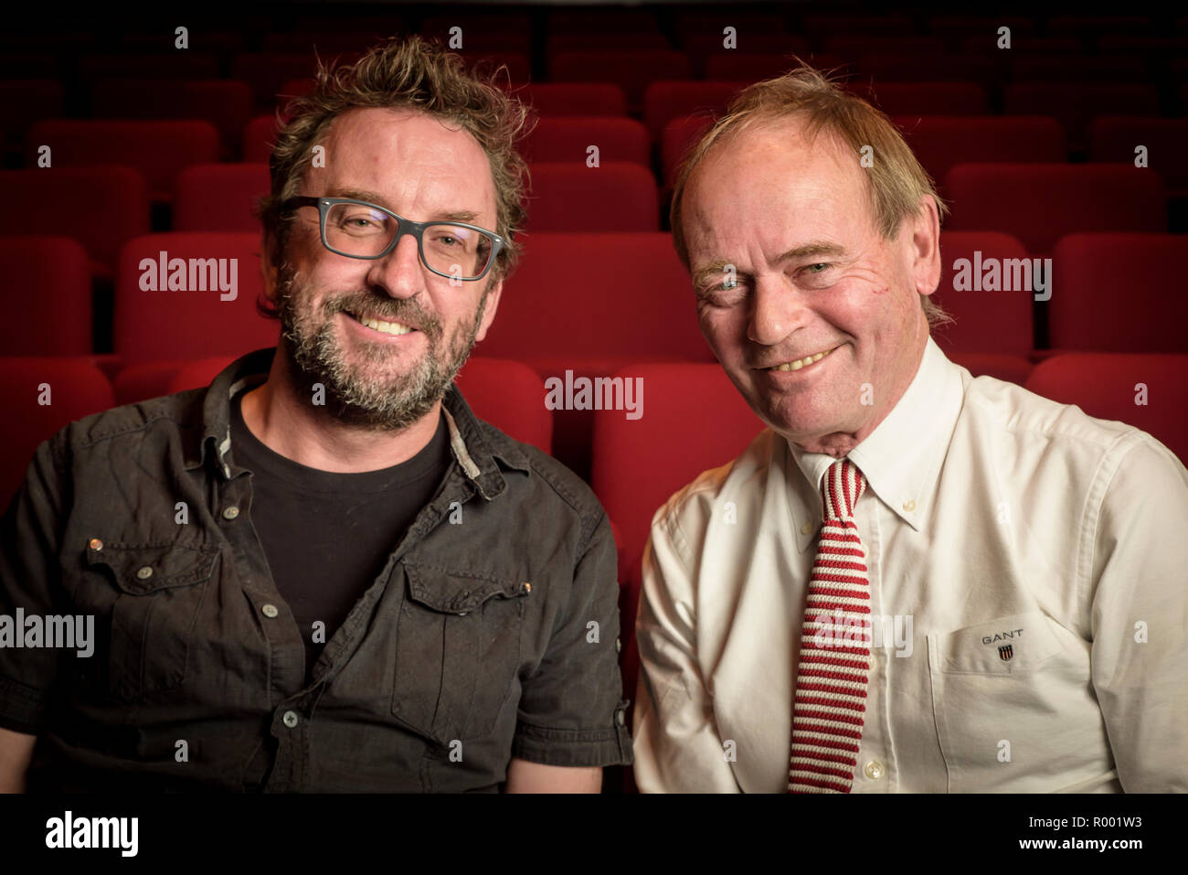 Aufzeichnung von BBC Radio 4 Museum der Neugier jährliche Lager Christmas Special 2018 - John Lloyd, Lee Mack nehmen Stockfoto