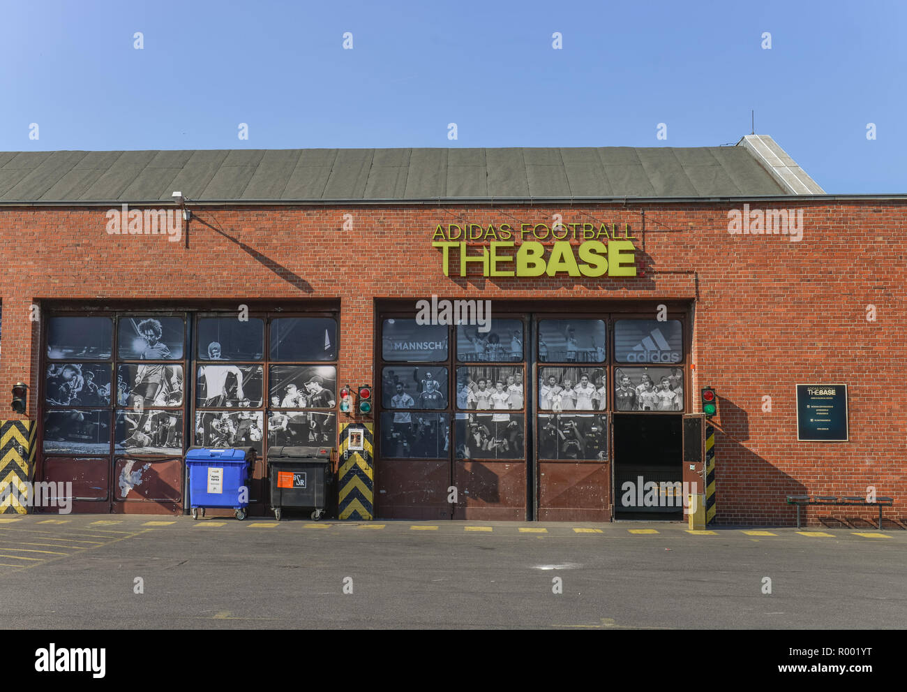 Adidas Fußball der Basis, bank Hallen, Uferstrasse, Mineralquelle, Mitte, Berlin, Deutschland, adidas Fußball der Basis, Uferhallen, Gesundbrunnen, Mitte Stockfoto