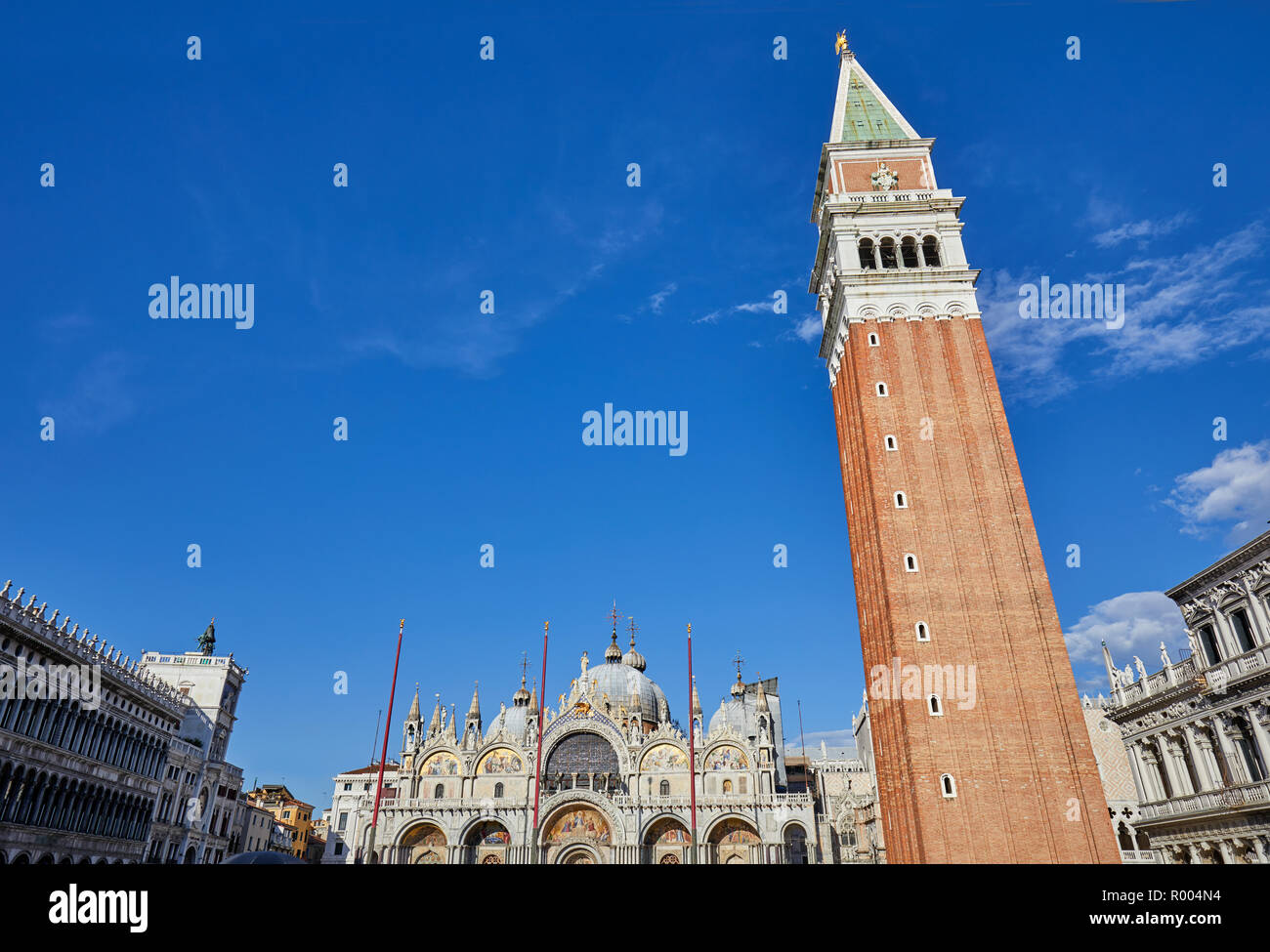 San Marco die Kathedrale und der Glockenturm in Venedig, Sommer in Italien Stockfoto