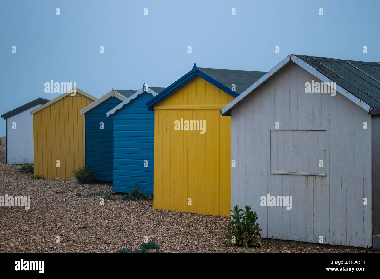Eine Reihe von traditionellen britischen Strandhütten Stockfoto