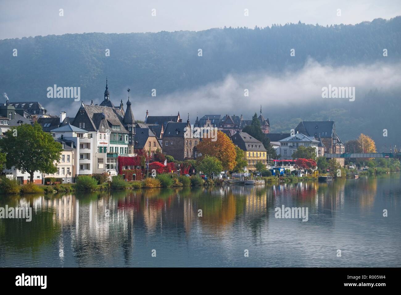 TRABEN am Fluss von TRABECH ÜBER DEN FLUSS MOSEL DEUTSCHLAND Stockfoto