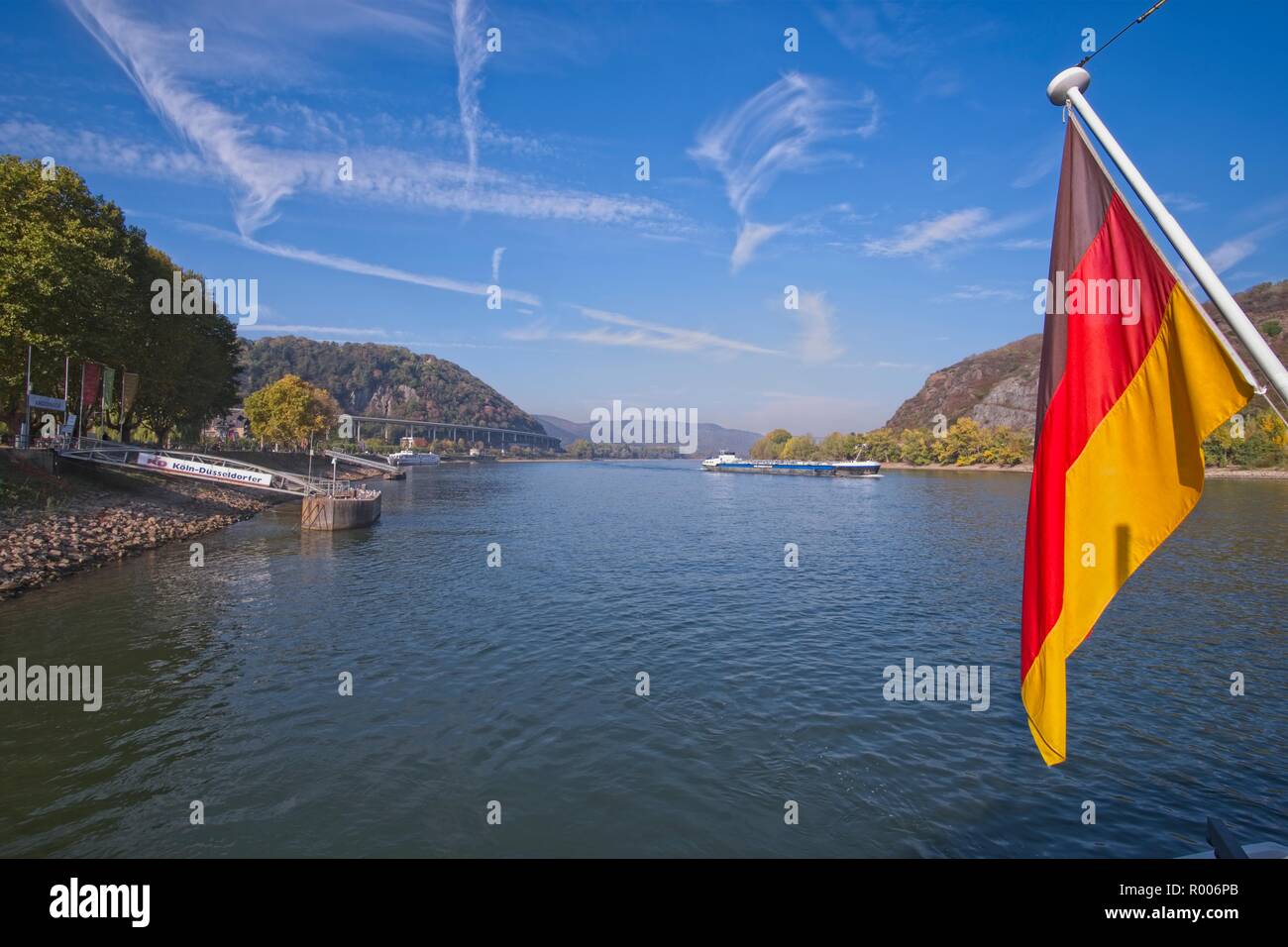 Den Rhein stromabwärts von Andernach, Deutschland Stockfoto