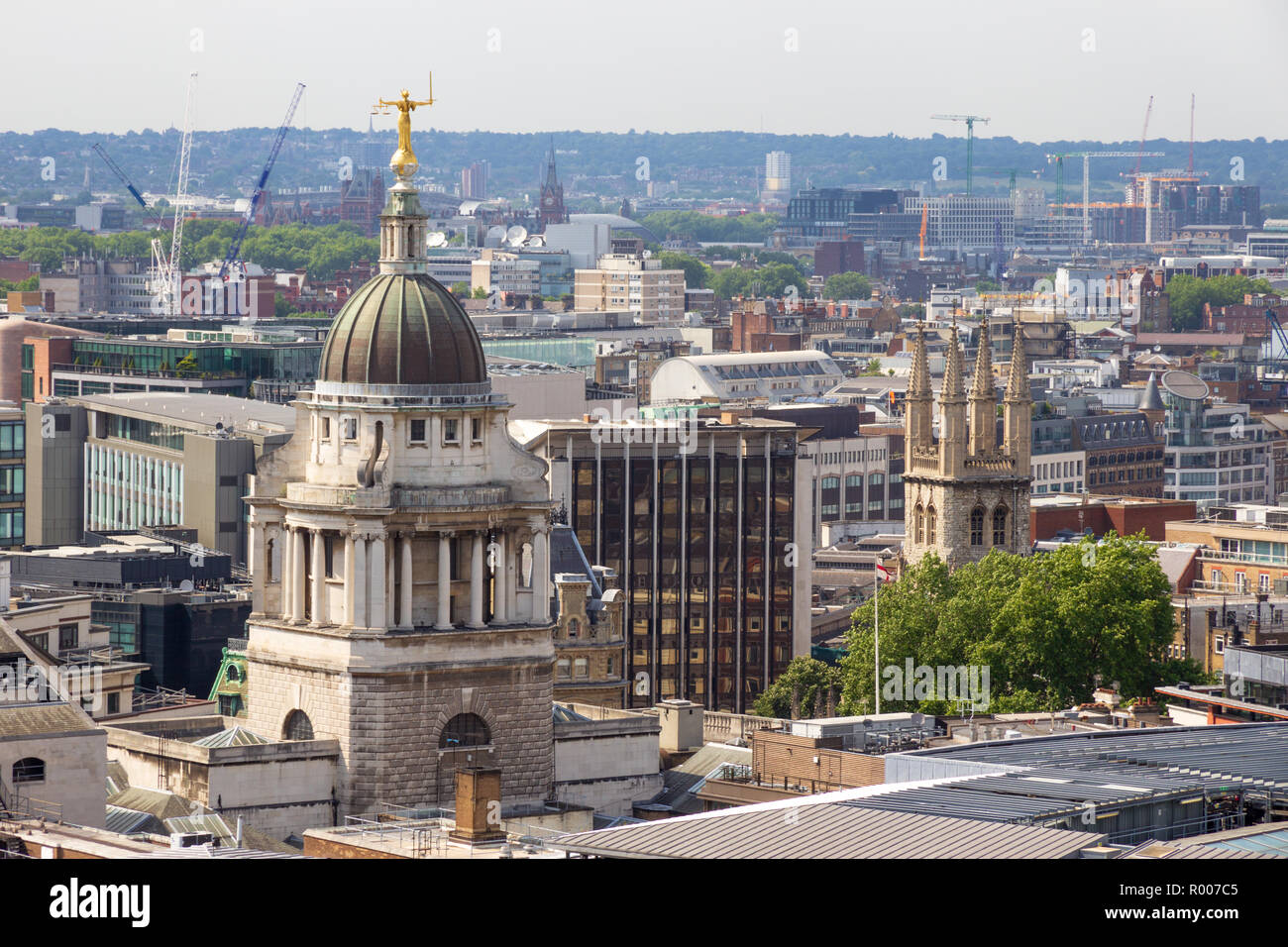 Blick von der St. Pauls Kathedrale auf einem Teil der Londoner Innenstadt. Stockfoto