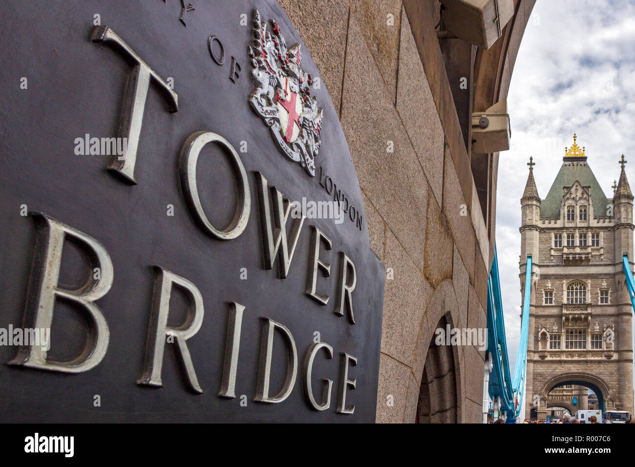 Die Tower Bridge über die Themse in London. Stockfoto