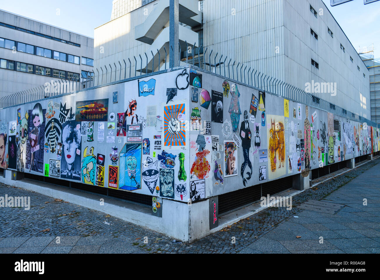 Bis einfügen Festival, Deutsche Oper, krumme Straße, Zillestrasse, Charlottenburg, Berlin, Deutschland, Paste-up-Festival, Deutsche Oper, Krumme Straße, 5Mose Stockfoto