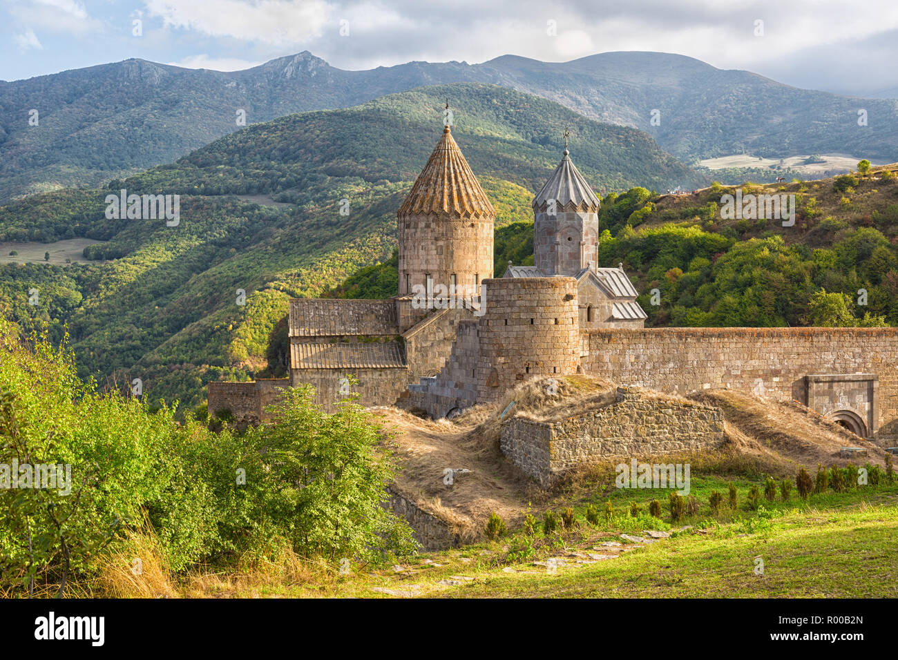 Altes Kloster in den Sonnenuntergang. Tatev. Armenien Stockfoto