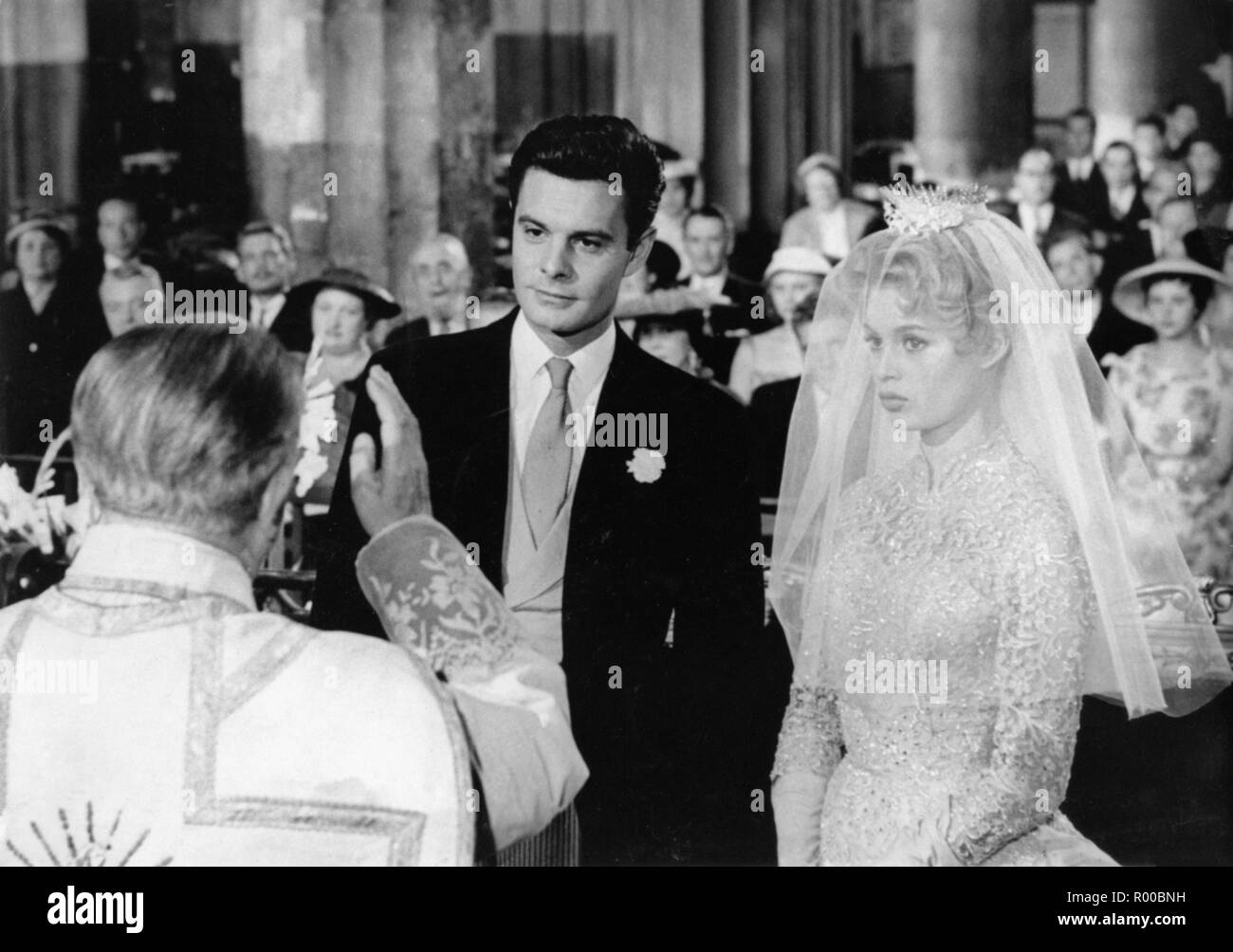 La Mariee est Trop Belle Her Bridal Nacht Jahr: 1956 - Frankreich Regie: Pierre Gaspard-Huit Brigitte Bardot, Louis Jourdan Stockfoto