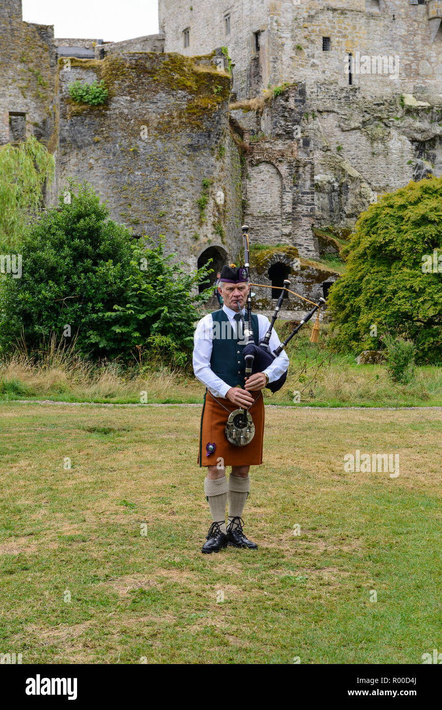 Piper in Blarney Castle, in der Nähe von Cork im County Cork, Republik von Irland Stockfoto