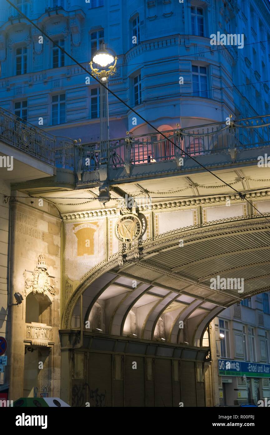 Wien, Jugendstil, Hohe Brücke, Josef Hackhofer 1904 - Wien, Jugendstil Brücke' hohe Viadukt', Josef Hackhofer 1904 Stockfoto