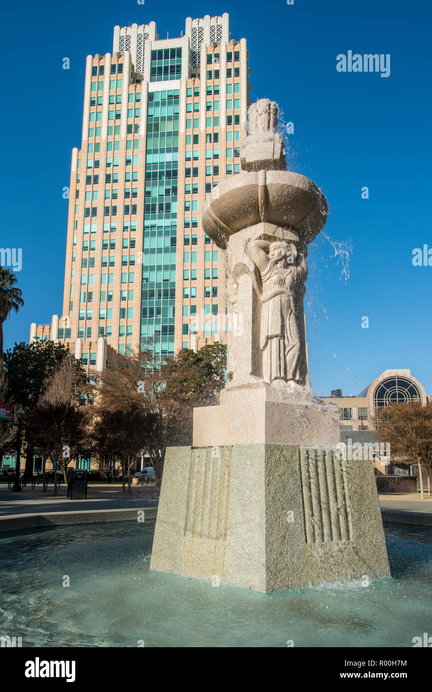 Brunnen in Cesar E. Chavez Memorial Plaza, Sacramento, Kalifornien. Stockfoto