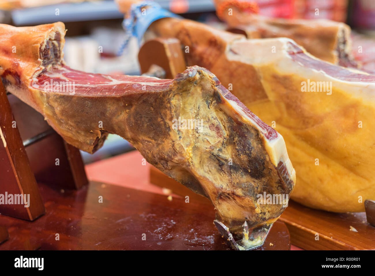 Spanische Schinken. Jamon Serrano Schinken Halter Stockfoto