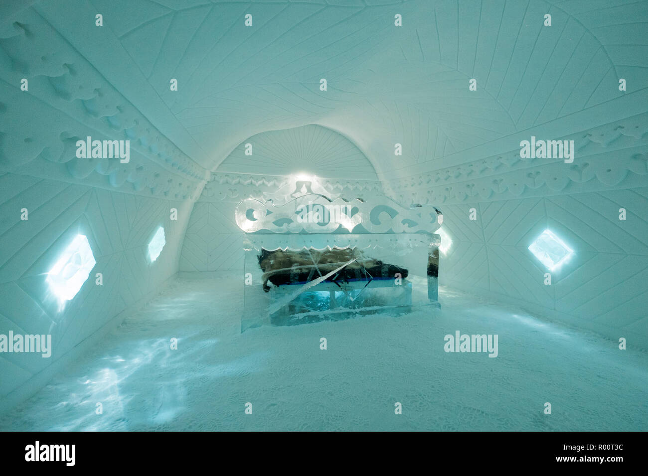 Die berühmte Ice Hotel () Jukkasjärvi bei Kiruna in Schweden. Ein Beispiel für eine der einzigartigen Hotel Zimmer. Stockfoto