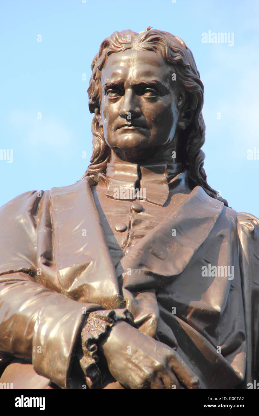 Statue der Physiker und Astronom Sir Isaac Newton in Grantham, Lincolnshire, England, Großbritannien Stockfoto