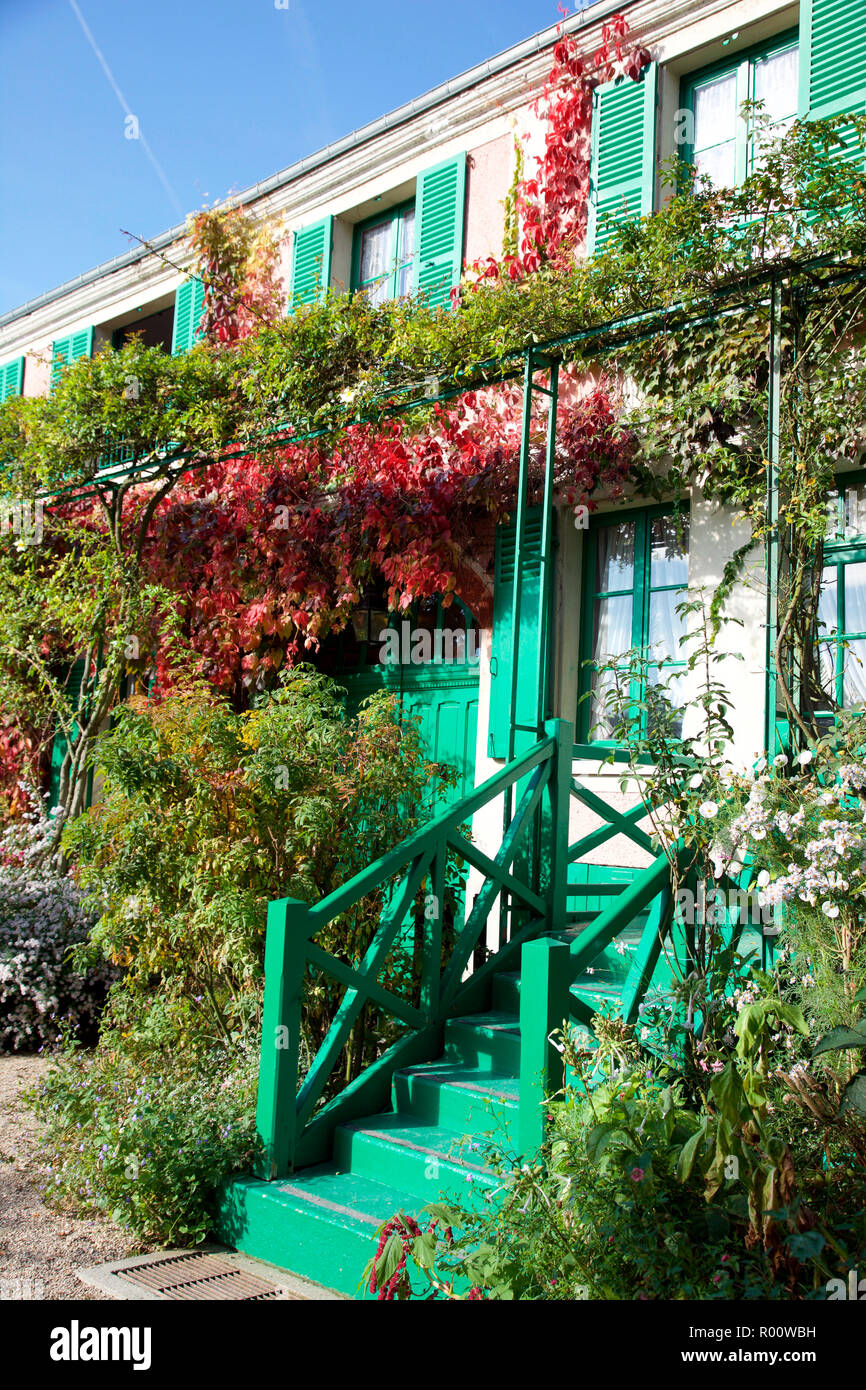 Die Außenseite des Monets Haus in Giverney. Stockfoto