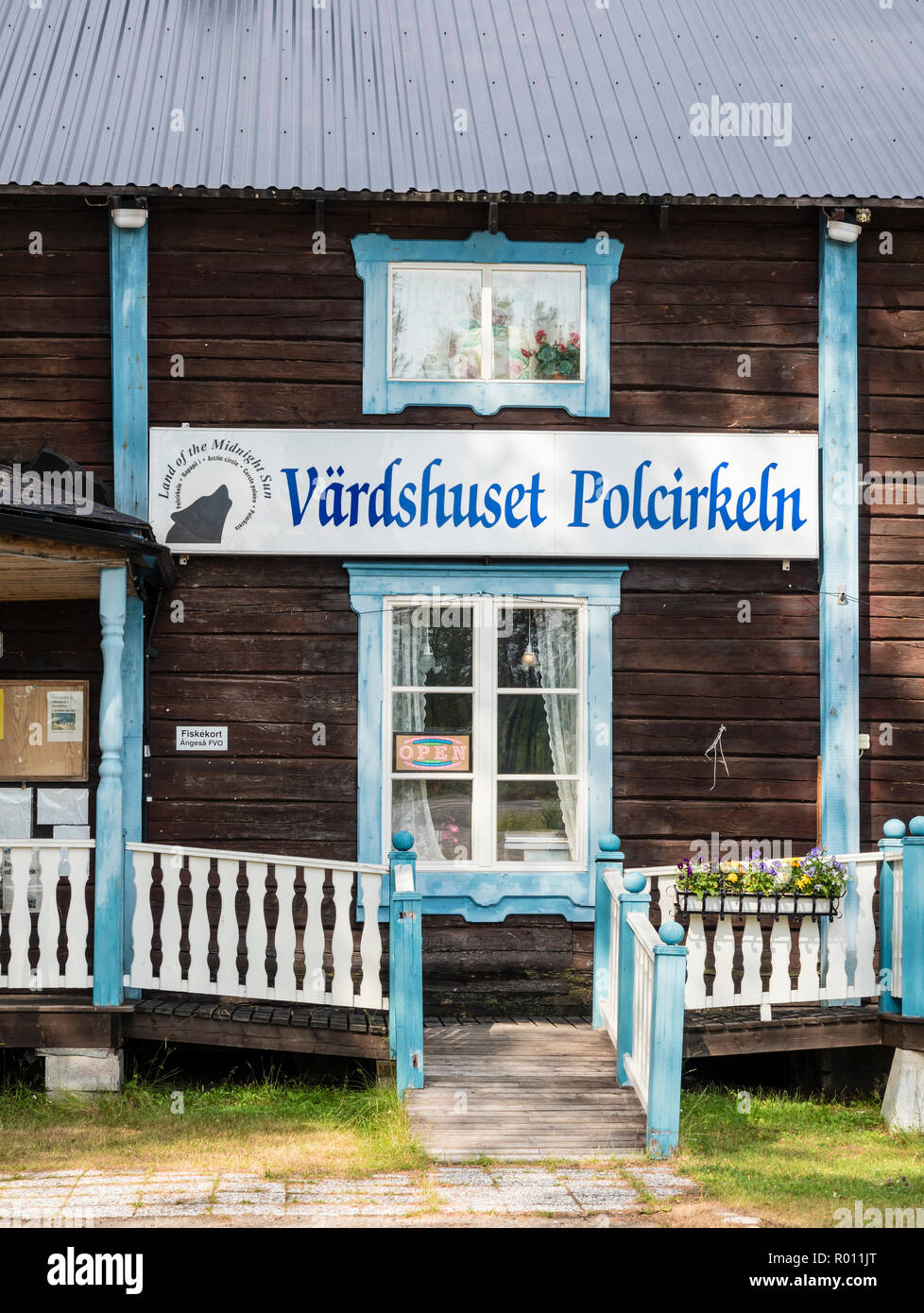 Holz- Roadhouse, traditionellen Holz Stil, am Polarkreis, Straße E 10, Schweden Stockfoto