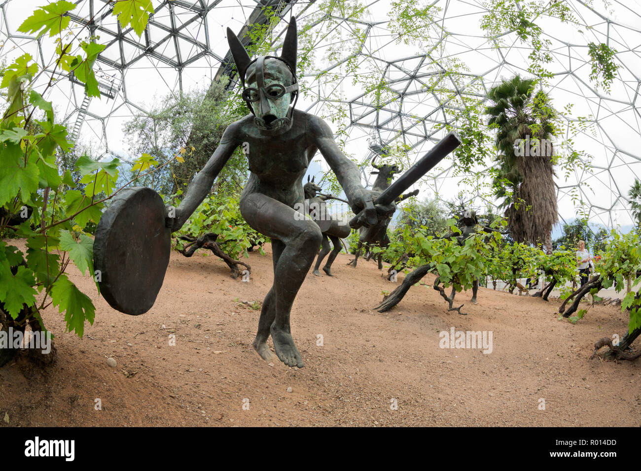 Im Mittelmeer biome an der beliebten Besucherattraktion Fohey das Eden Project, Cornwall, England. Stockfoto