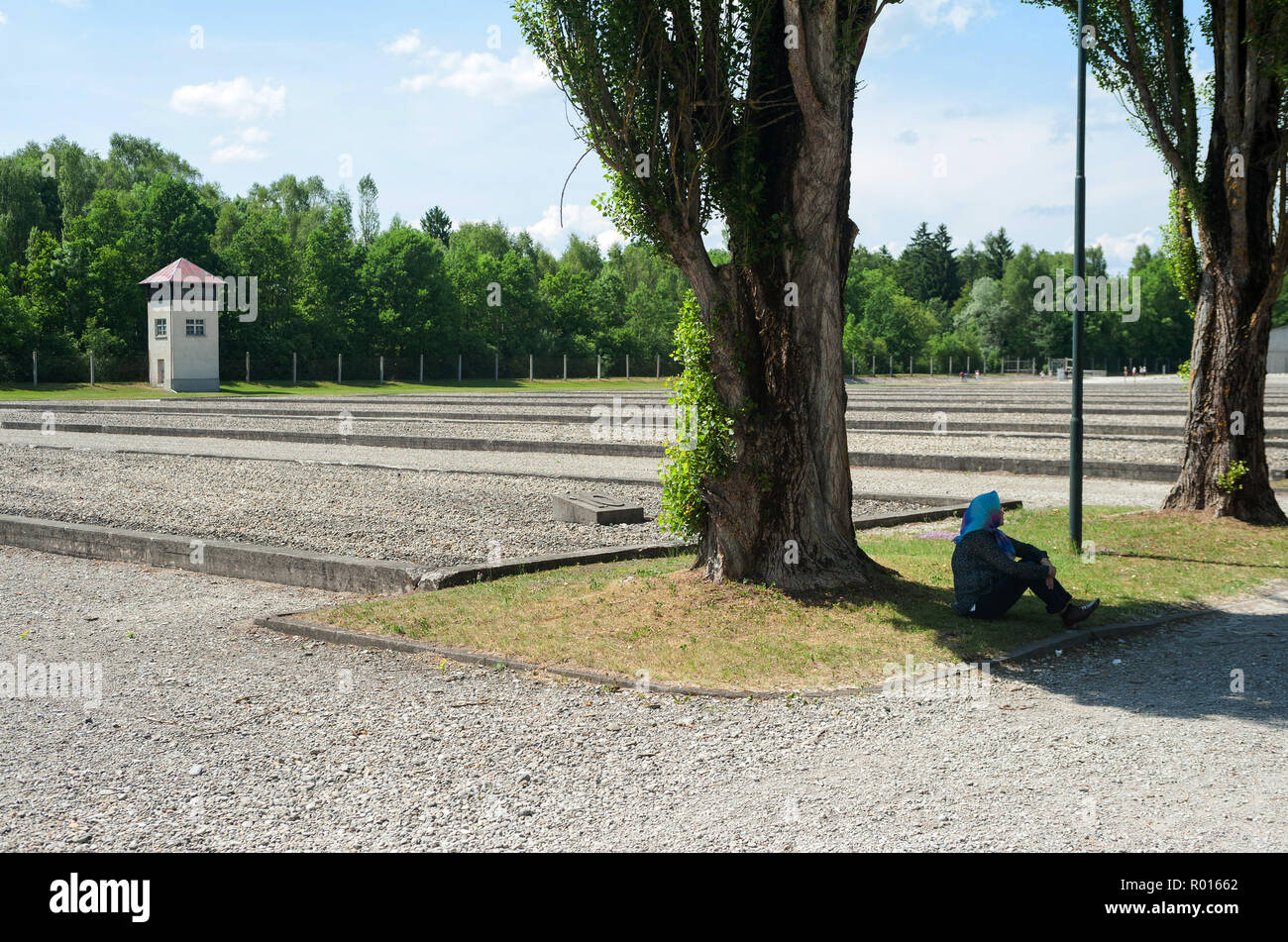Dachau, Deutschland, Wachturm und Sicherheitseinrichtungen in der KZ-Gedenkstätte Dachau Stockfoto