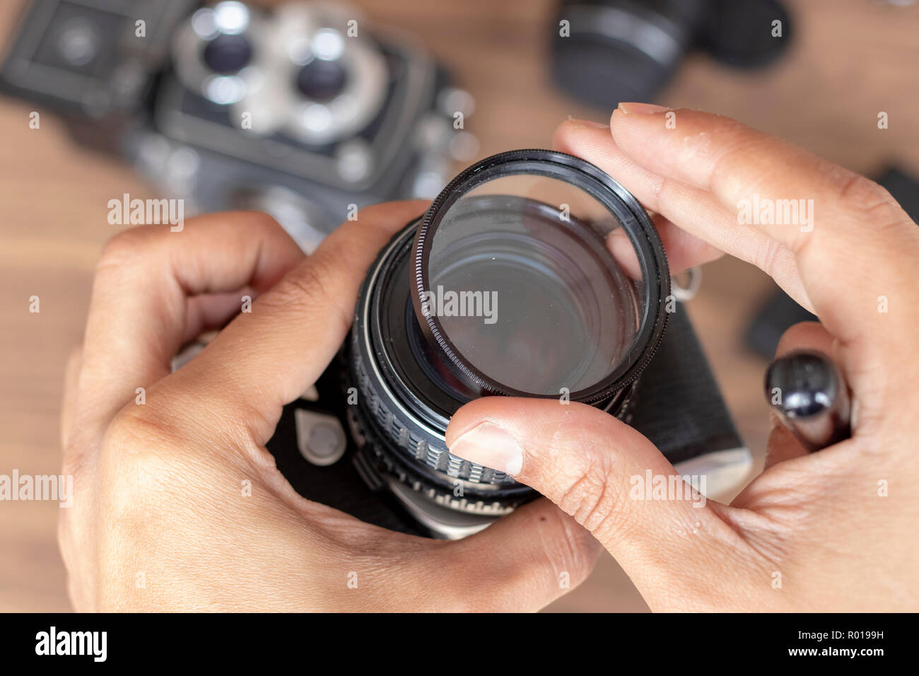 Indem ein Filter fotografischen Kamera Stockfoto