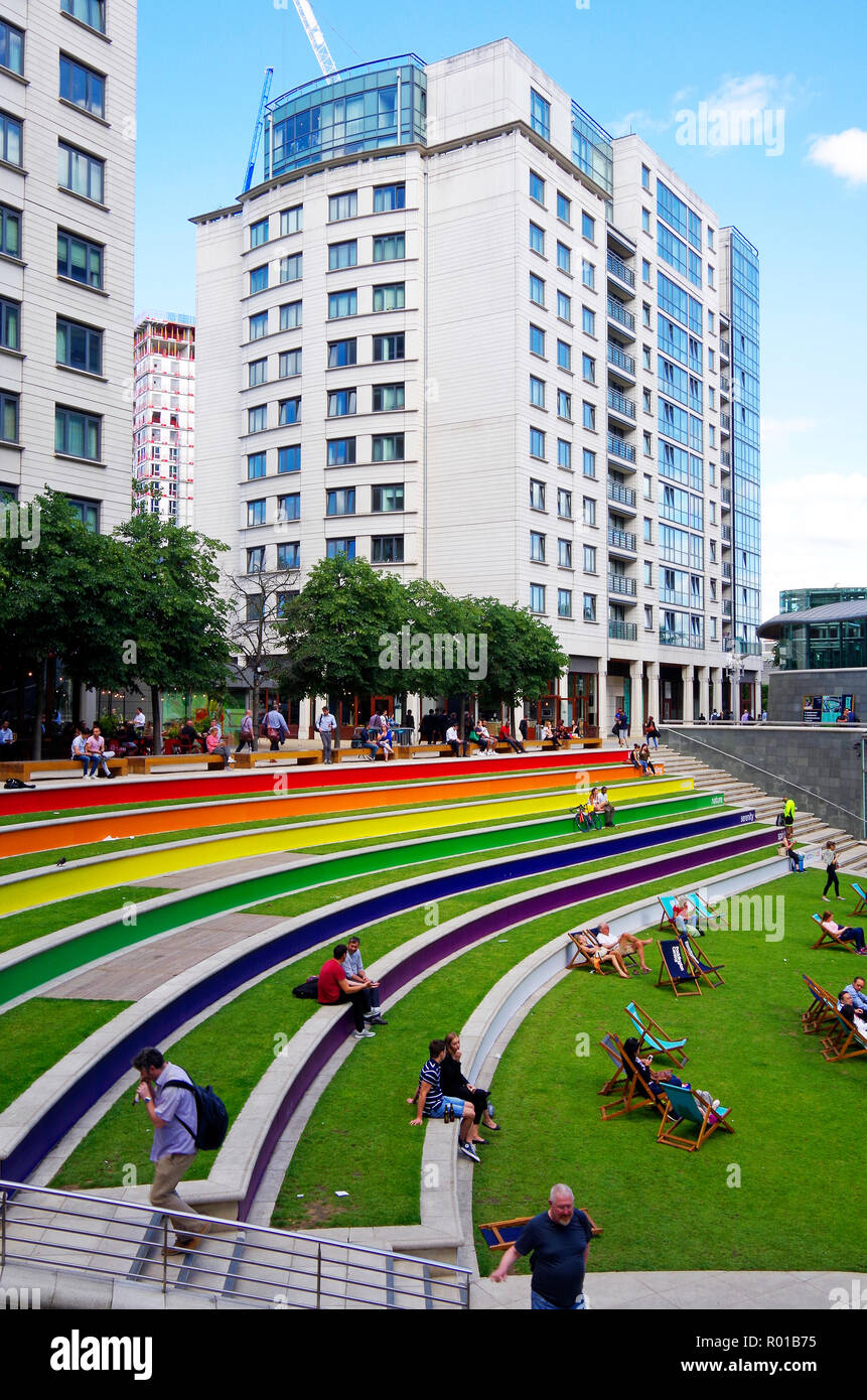 Paddington Basin, London, einmal ein wichtiger Umschlagplatz des Grand Union Canal, jetzt Büro & Apartment Gebäude & Freizeiteinrichtungen Stockfoto