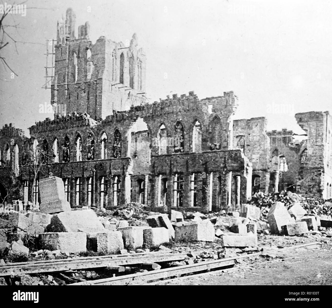 Die Tuchhallen Ypres während des Ersten Weltkrieges Stockfoto