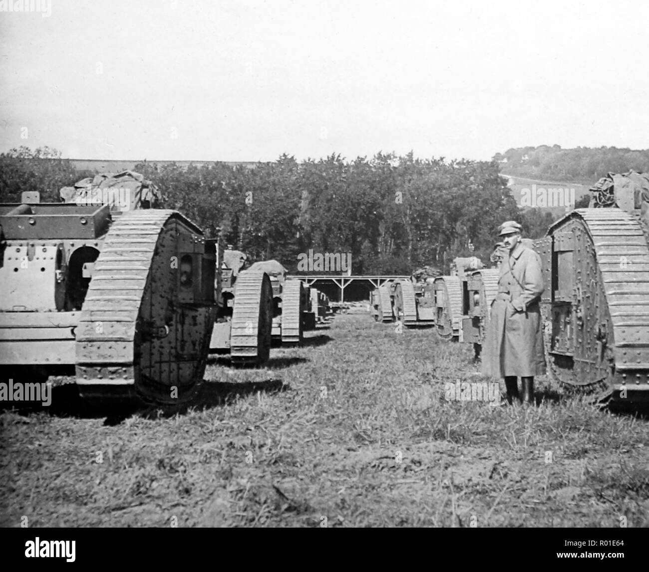 Britische Panzer bereit während des Ersten Weltkrieges in Angriff zu nehmen Stockfoto