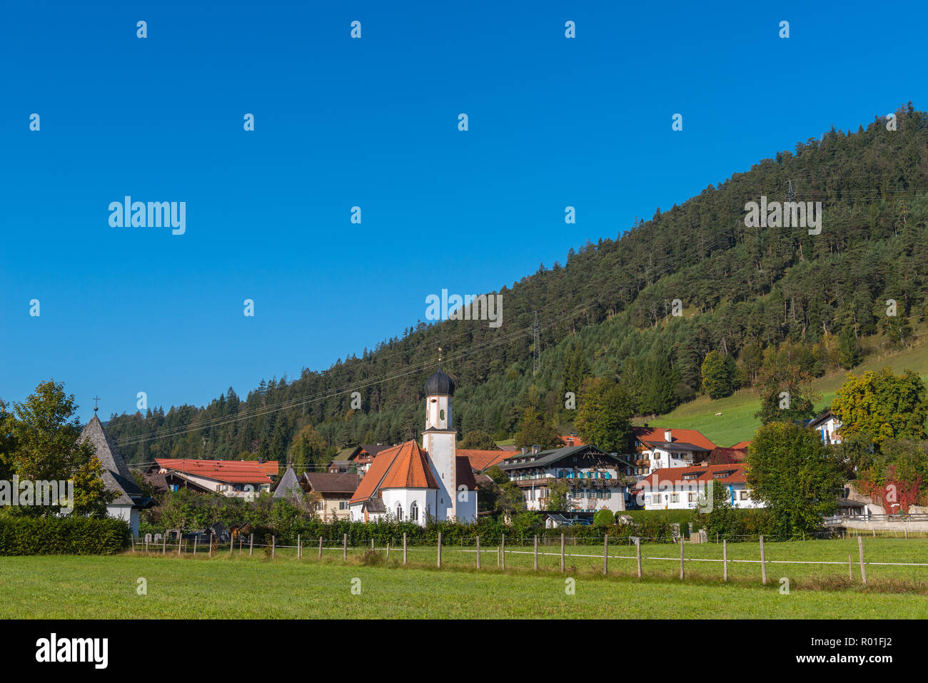Kleinen bayerischen Stadt Wallgau, Oberbayern, Bayern, Deutschland, Europa Stockfoto