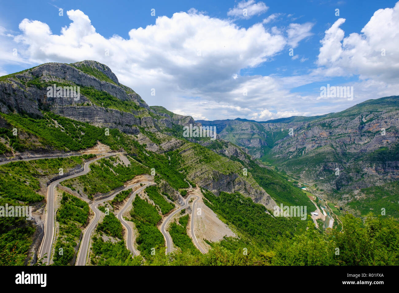 Serpentinen einen Berg Straße, Cem Schlucht, kelmend Region, Albanischen Alpen, Prokletije, qark Shkodra, Albanien Stockfoto